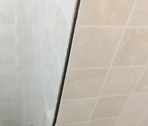 罗湖瓷砖空鼓维修公司分享阳台瓷砖脱落的修复过程可以分为以下几个步骤
