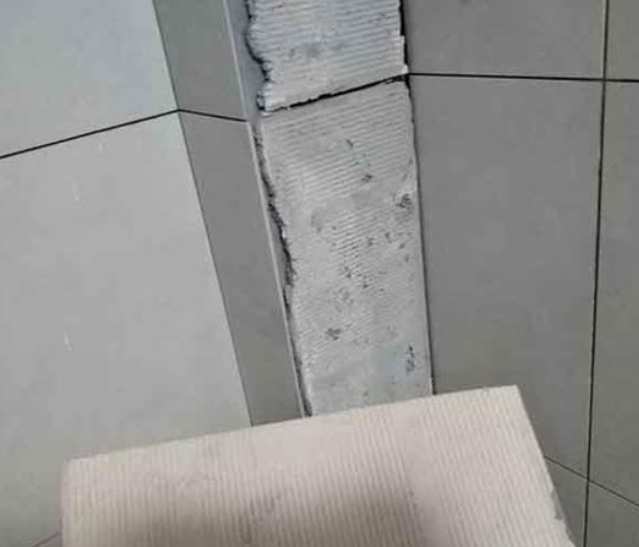 罗湖瓷砖空鼓维修公司分享下厨房瓷砖脱落的补救措施。